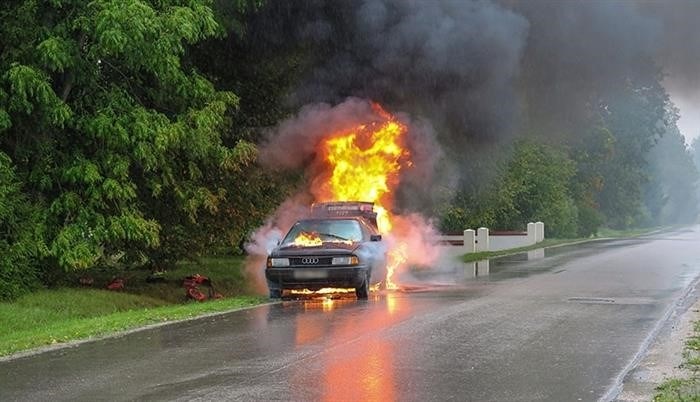 Поджог в автомобиле