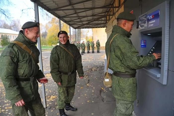 Российские военнослужащие получают губернаторские льготы